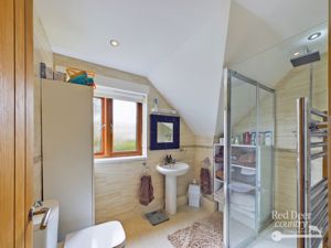 Ensuite- click for photo gallery